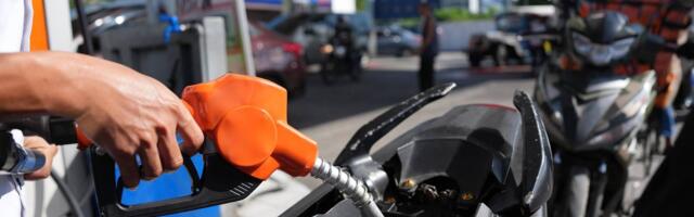 AP: Cena nafte Brent opala na 93 dolara po barelu