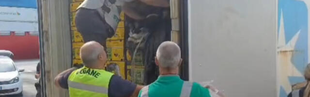 Italijani našli srpske zastave na paketima: Zaplenjeno oko 800 kilograma kokaina u Liguriji