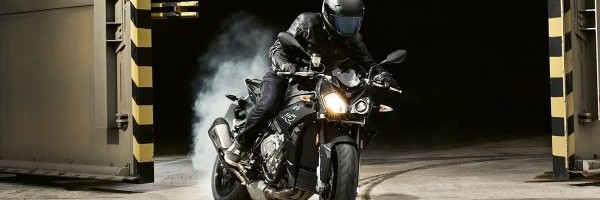 BMW predstavlja snažniju verziju 1000 R motora