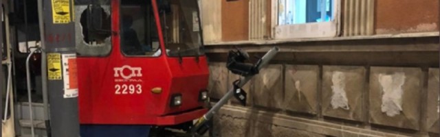 Dve godine i 20 miliona evra kasnije, tramvaj iskočio iz šina