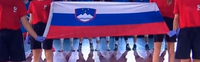 SKANDAL ZBOG "BOŽE PRAVDE": Slovencima na EP pustili srpsku himnu, nastao je haos  (VIDEO)