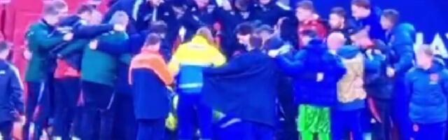 Drama u Amsterdamu: Član stručnog štaba Mađarske se srušio na teren (FOTO/ VIDEO)