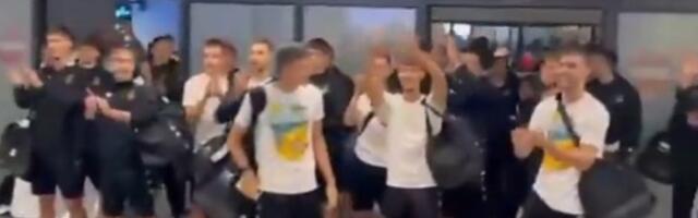 Grobari napravili FEŠTU: Doček posle podviga u Poljskoj (VIDEO)