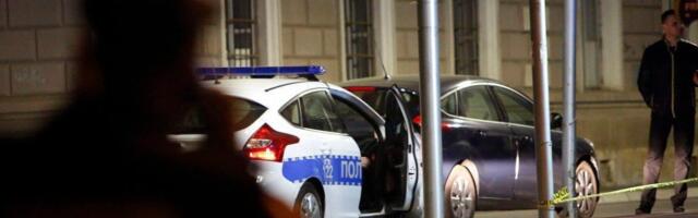 DRAMATIČNA SCENA U SARAJEVU: Naoružani muškarac pokušao da upadne u DKC! Ljudi u panici, čovek je i dalje na slobodi