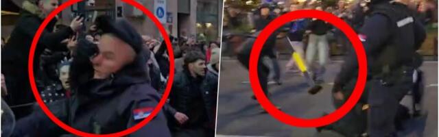 BLOKADER MUČKI UDARIO POLICAJCA METALNOM ŠIPKOM U GLAVU, POGLEDAJTE SNIMAK Divljaju ispred Rektorata, nasrću na policiju, vređaju pa potežu pesnice (VIDEO)