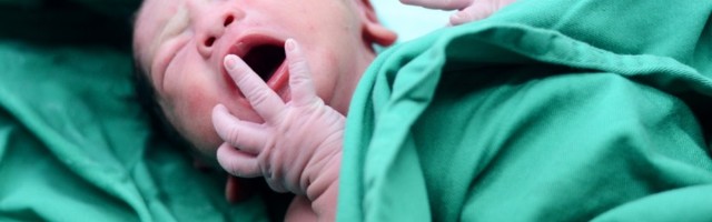 FACA Kolašinac (24) porodio suprugu u kolima (FOTO)