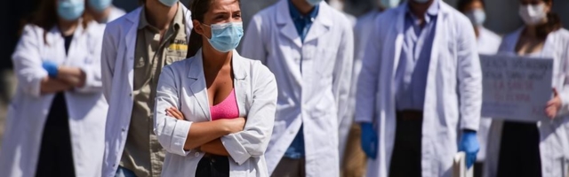 Lekari protestuju u Italiji: “Bez nas, lečiće vas ministri. Ne zovite nas herojima, ne želimo aplauze…”