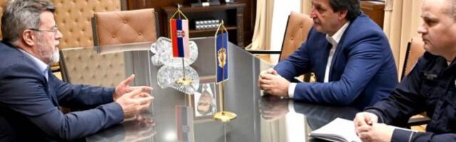 MINISTAR GAŠIĆ RAZGOVARAO SA MATIĆEM: Važno je da se novinari osećaju bezbedno dok rade svoj posao