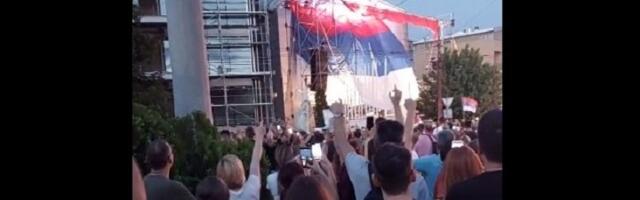 "Željko, lopove": Poruka građana Mitroviću (VIDEO)