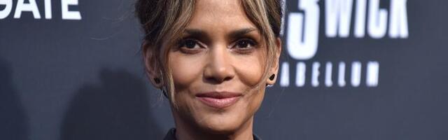 Grudi pokrila mačkama! Gola Hale Beri zapalila Instagram (FOTO)