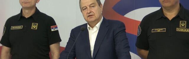 Dačić: Građani branili prostorije SNS, huligani ih napadali