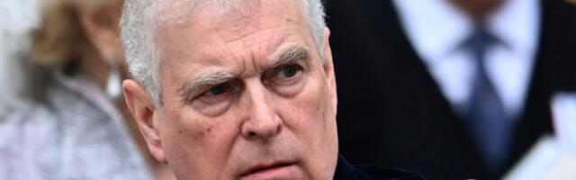 Фотографије из краљевских резиденција у досијеима о Епстину