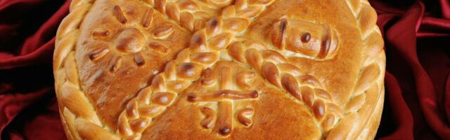 ČESNICU NIKAKO NEMOJTE SEĆI NOŽEM ZA BOŽIĆ, EVO I ZAŠTO! Razlog će sve naježiti