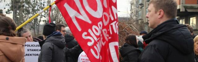 FOTO Protest ispred Rektorata: Većina članova proširenog Senata na listama podrške Vučiću