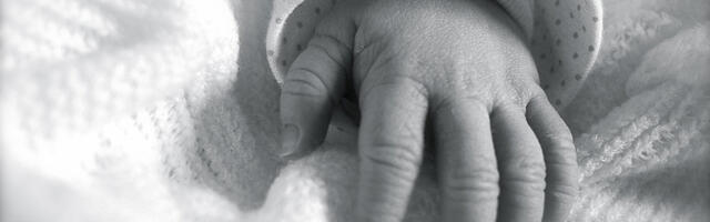 Misteriozna smrt bebe u Italiji: Imala modrice po telu, majka uhapšena