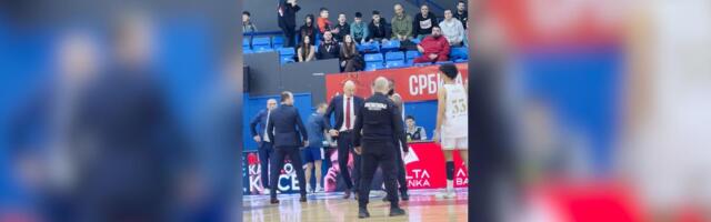 Frka u Hali sportova: Saša Obradović napao sudije, obezbeđenje ih momentalno odvelo sa terena /VIDEO/