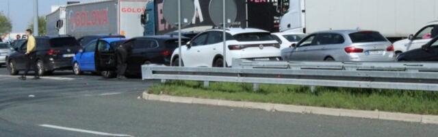 TERETNJACI I DO TRI SATA NA IZLAZU:  Na graničnim prelazima Batrovci, Šid i Bezdan najduže čekanje