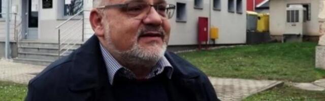 Pa, ovo je neverovatno: Dok mu se grad raspada, gradonačelnik samog sebe nagradio kosilicom