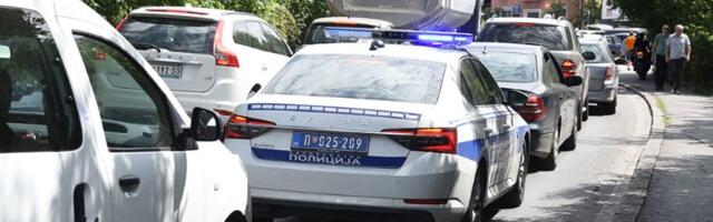 Užas u Aleksincu, obrušila se konstrukcija, kamion propao (FOTO)