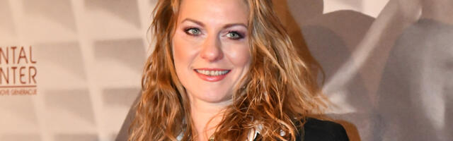 INGRID IZ "SELO GORI, A BABA SE ČEŠLJA" se skinula: Kupaći jedva obuzdala bujne grudi