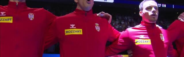 Prelepa slika iz Herninga: Zagrmelo "Bože pravde", Orlovi pevali kao jedan!