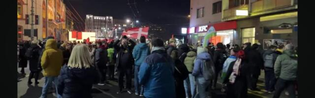 (FOTO, VIDEO) Fijasko u najavi: Veća gužva za burek, nego što ima blokadera u centru Beograda