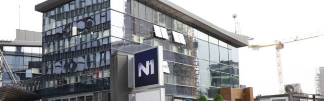 Antisrpska kampanja na blokaderskoj N1! Žele da našu decu uče da su im preci zločinci, a SPENS mesto zločina (VIDEO)