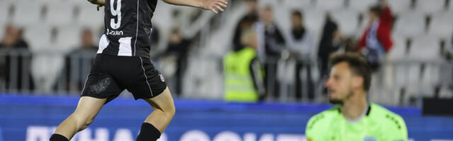 Šta uradi to, Popoviću?! Kostić kaznio kardinalnu grešku golmana Železničara (VIDEO)