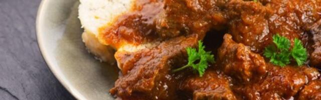 Pravi domaći gulaš kakav su nam bake spremale: Od ovog jela kreće voda na usta, recept će vam tražiti baš svi