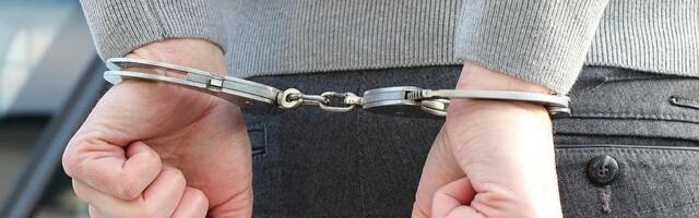 Uhapšen muškarac u Zagrebu zbog sedenja u parku na klupi sa eksplozivnom napravom
