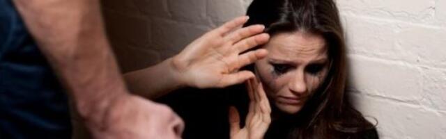 TUKAO TRUDNU ŽENU, ONA IZ STRAHA SKOČILA KROZ PROZOR! Nasilnik na sudu trvdio da se samo saplela, NISU MU POVEROVALI!