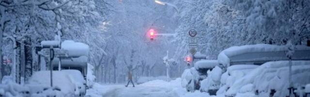 DA LI JE OVO MOGUĆE? Evropa poplavljena, a u Africi DVA METRA SNEGA PARALISALO SAOBRAĆAJ! (VIDEO)
