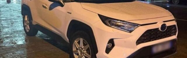 KAMUFLIRAO AUTOMOBIL, PA POKUŠAO DA UĐE U CRNU GORU! Granična policija na prelazu zaustavila muškarca u tojoti koju traže Srbija i Švedska! (FOTO)