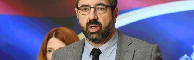 Radomir Lazović napadnut ispred Skupštine!