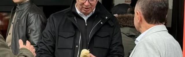 SENDVIČI PUNI KRVI I DIREKTNE PRETNJE! Morbidnost blokadera ne poznaje granice: Zbog Vučićeve posete Novom Sadu potpuno su IZGUBILI KOMPAS