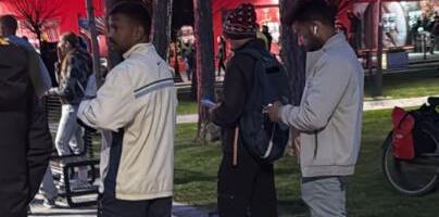 TOTALNI FIJASKO BLOKADERA! U očaju na miting dovlače i migrante: Razočarani zbog slabog odziva Kuljana