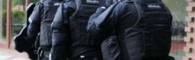 NAPADAČ NOSI SKIJAŠKU MASKU, STUDENTIMA REČENO DA SE ODMAH SAKRIJU: Drama na Univerzitetu, čuli se pucnji!