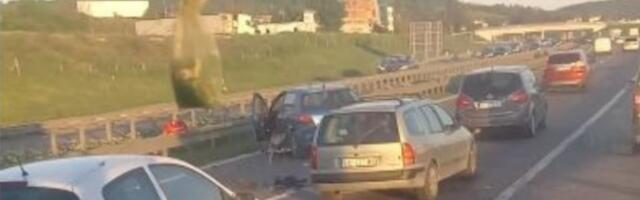 Saobraćajka u pravcu Beograd-Niš! Delovi automobila rasuti po putu (FOTO)