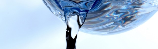 Odakle potiče običaj prosipanja vode za nekim u nadi da će mu to doneti sreću?