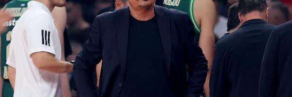 ATAMAN ŽESTOKO OPLEO PO MONEKEU: Neka gleda svoj posao...