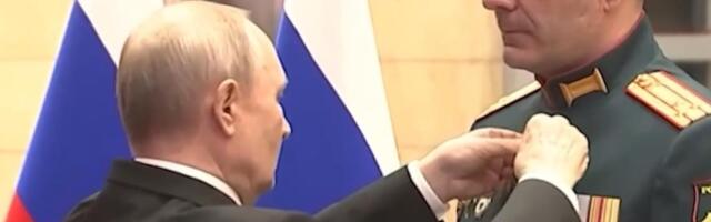 ODLIKOVANJA ZA ZAUZIMANJE SEVERSKA: Putin nagradio vojnike koji su učestvovali u borbama u Donjecku (FOTO)