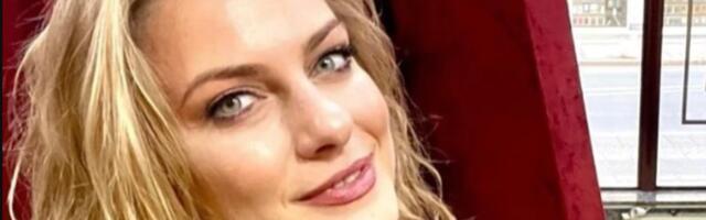 Glumica iz "Selo gori, a baba se češlja" pozirala u bikiniju i napravila HAOS bujnim poprsjem - na sebi nema gram šminke!