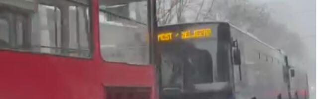 Nema kraja iživljavanju: Desetak blokadera napravilo haos kod Pravnog fakulteta (VIDEO)