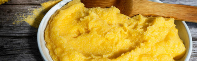 Napravite palentu kao iz restorana - trik je u ovom jednostavnom dodatku zbog kog će biti NEVEROVATNO KREMASTA