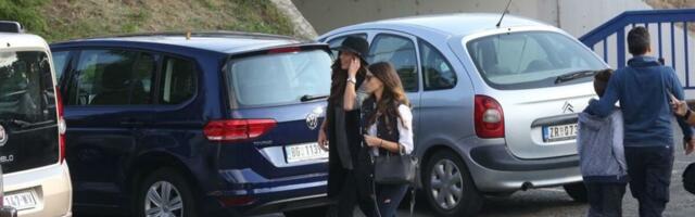 Ana Ivanović USLIKANA NA "BUVLJAKU" Društvo joj pravila BIVŠA omiljenog glumca: Ne zna se koja VIŠE DOMINIRA!