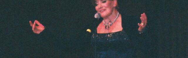 Najstarija pevačica na Balkanu (87) održala poslednji koncert, jedva izšala sa štapom: "Isplakao sam se..."