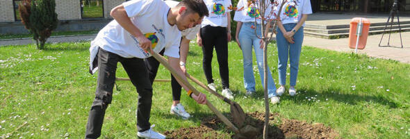 Obeležavanje Dana planete Zemlje - Sadnja drvorednih sadnica i prigodan program predškolaca u Velikom parku