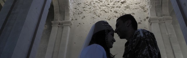 Jermenski vojnik se oženio u granatiranoj crkvi pa ide u rat