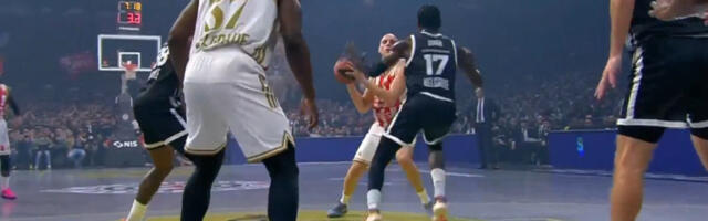 Razigrali se igrači u Areni: Zvezda vodi na poluvremenu, ali crno-beli joj dišu za vratom