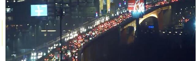 GUŽVE I KOLONE KOJE MILE ŠIROM PRESTONICE! Popodnevni špic napravio kolaps na sve strane: Evo koje pravce izbegavati! Vozite pažljivo! (FOTO)